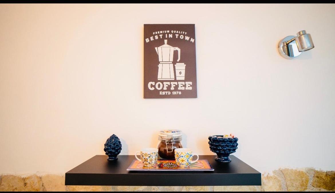 Albergheria Little Home ปาแลร์โม ภายนอก รูปภาพ