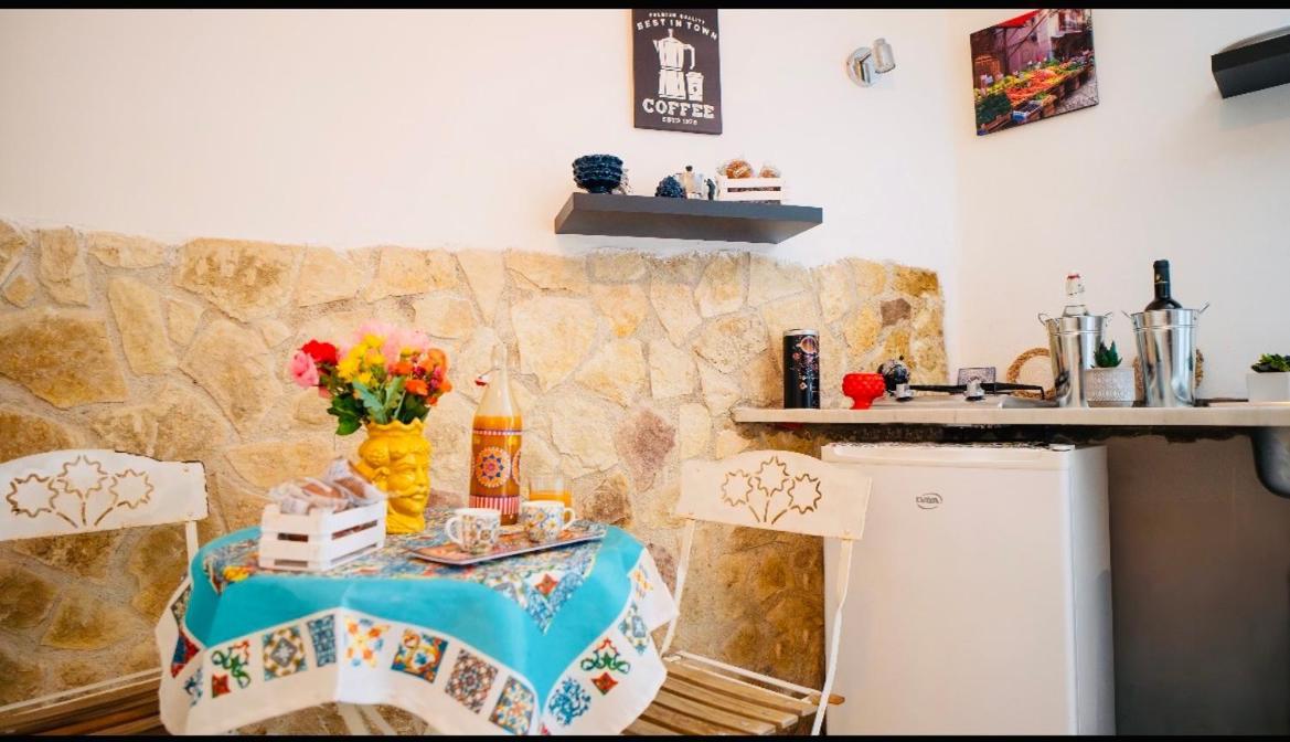 Albergheria Little Home ปาแลร์โม ภายนอก รูปภาพ