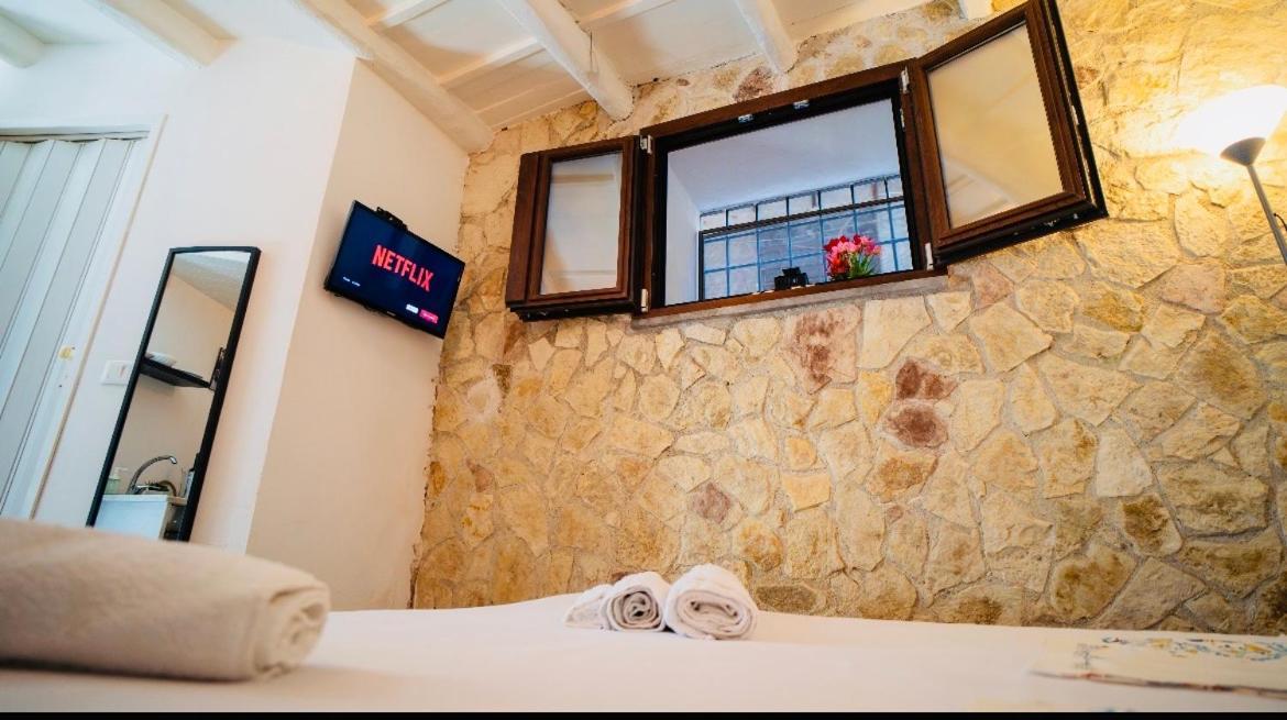 Albergheria Little Home ปาแลร์โม ภายนอก รูปภาพ